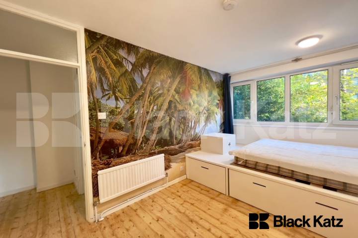 Charming private garden with wooden floors throughout  Cluny Estate , London bridge